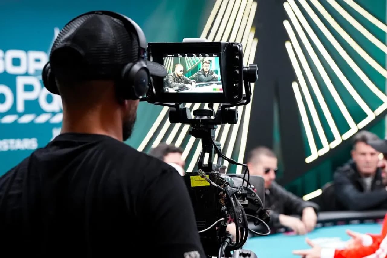 Identidade visual Raise, RegularSwitch