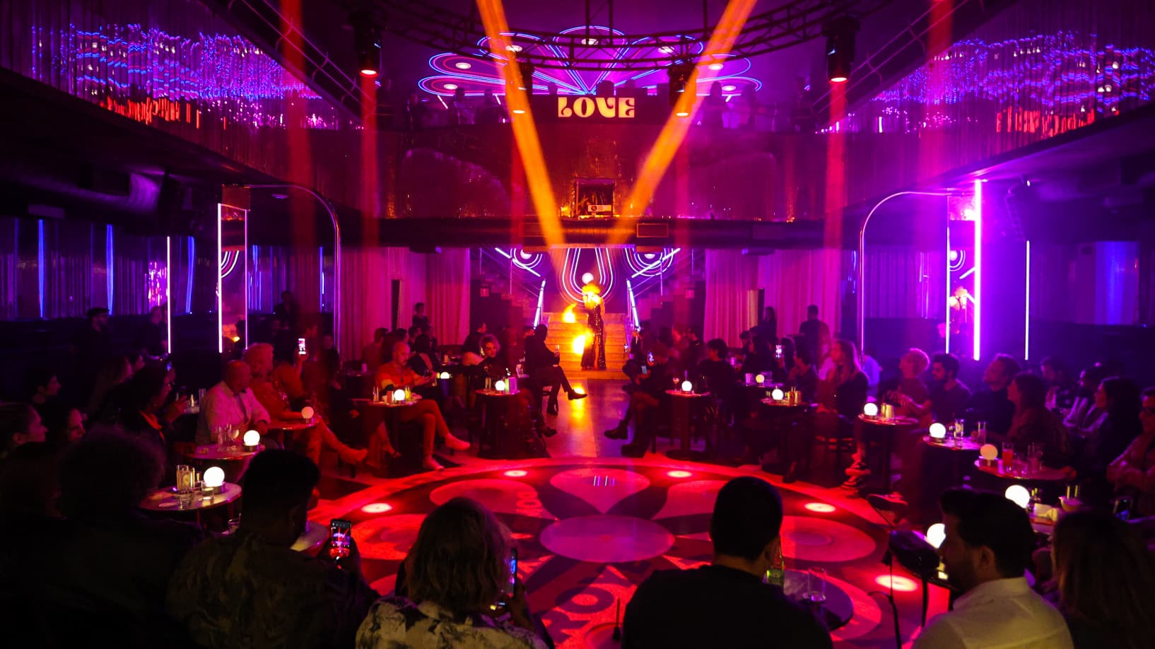 Identidade visual Love Cabaret, sistema multi-tipográfico RegularSwitch