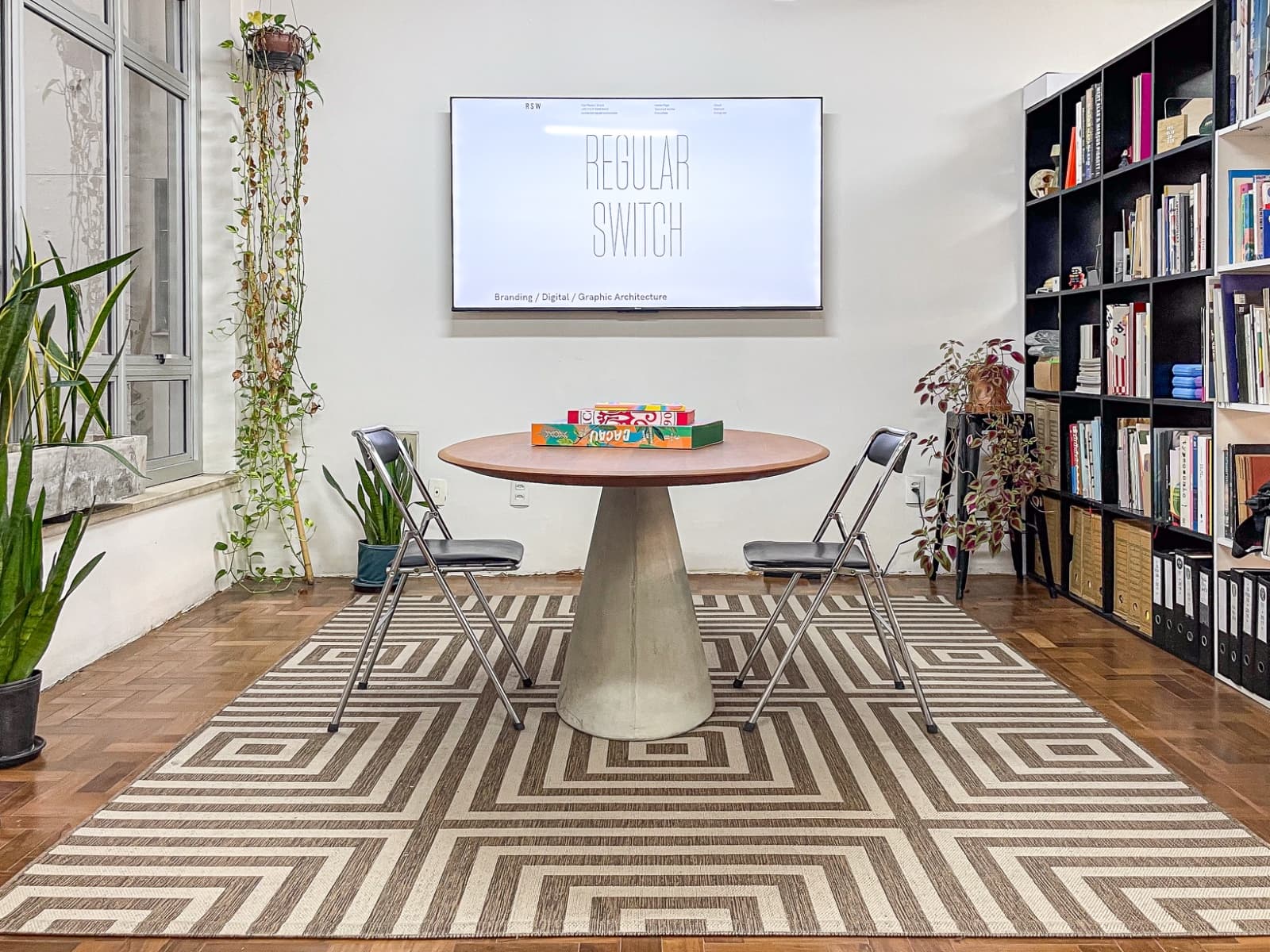 Identidade visual Galeria, RegularSwitch